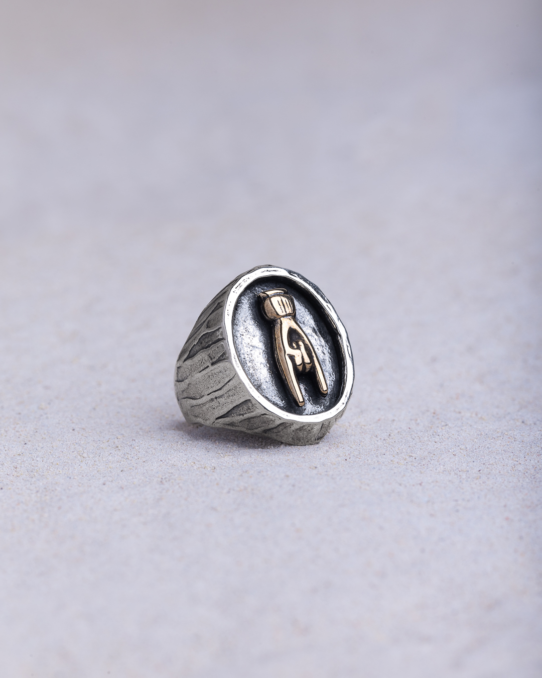 Anello Mani con Corna chevalier ovale