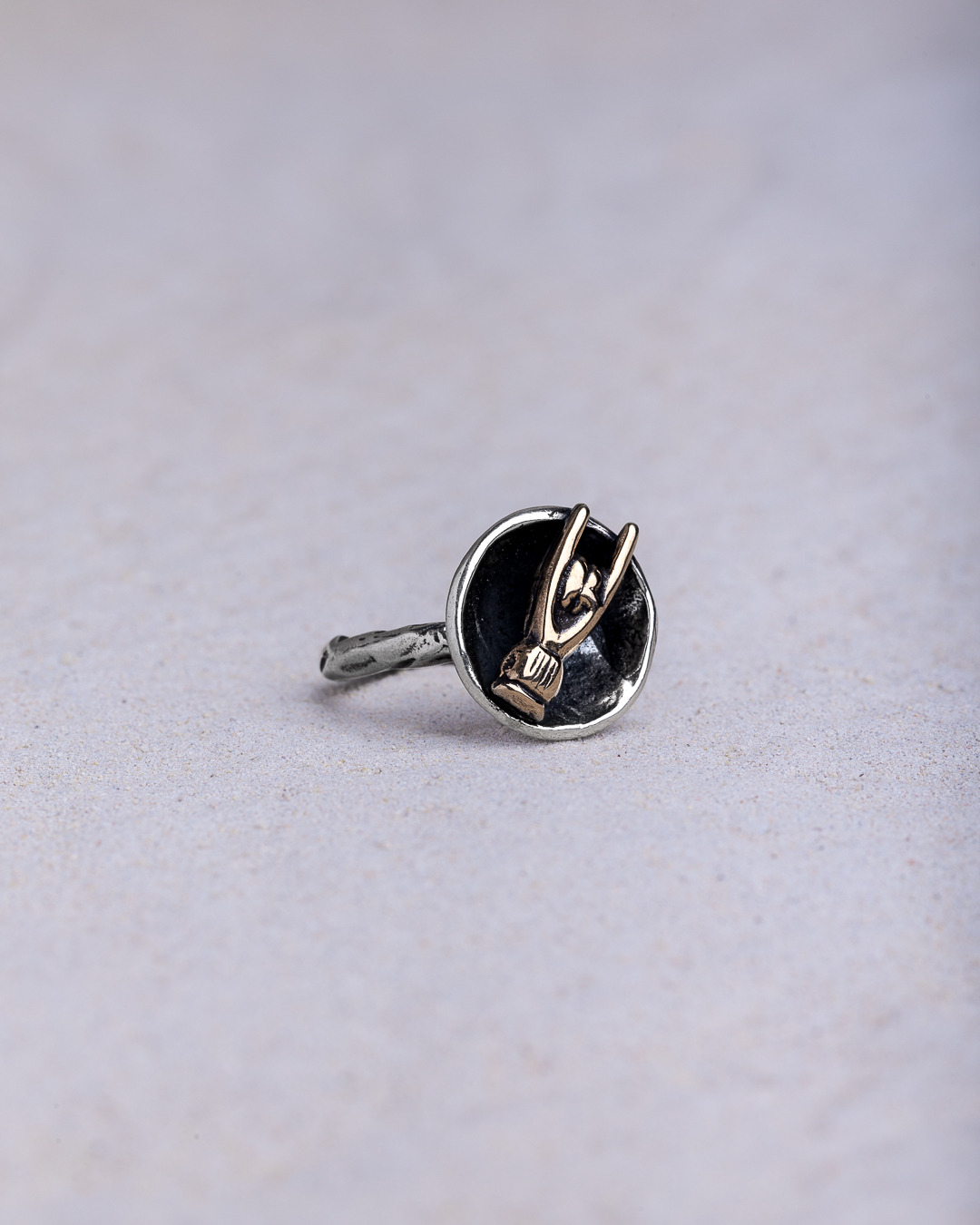 Anello Filo Mani con Corna