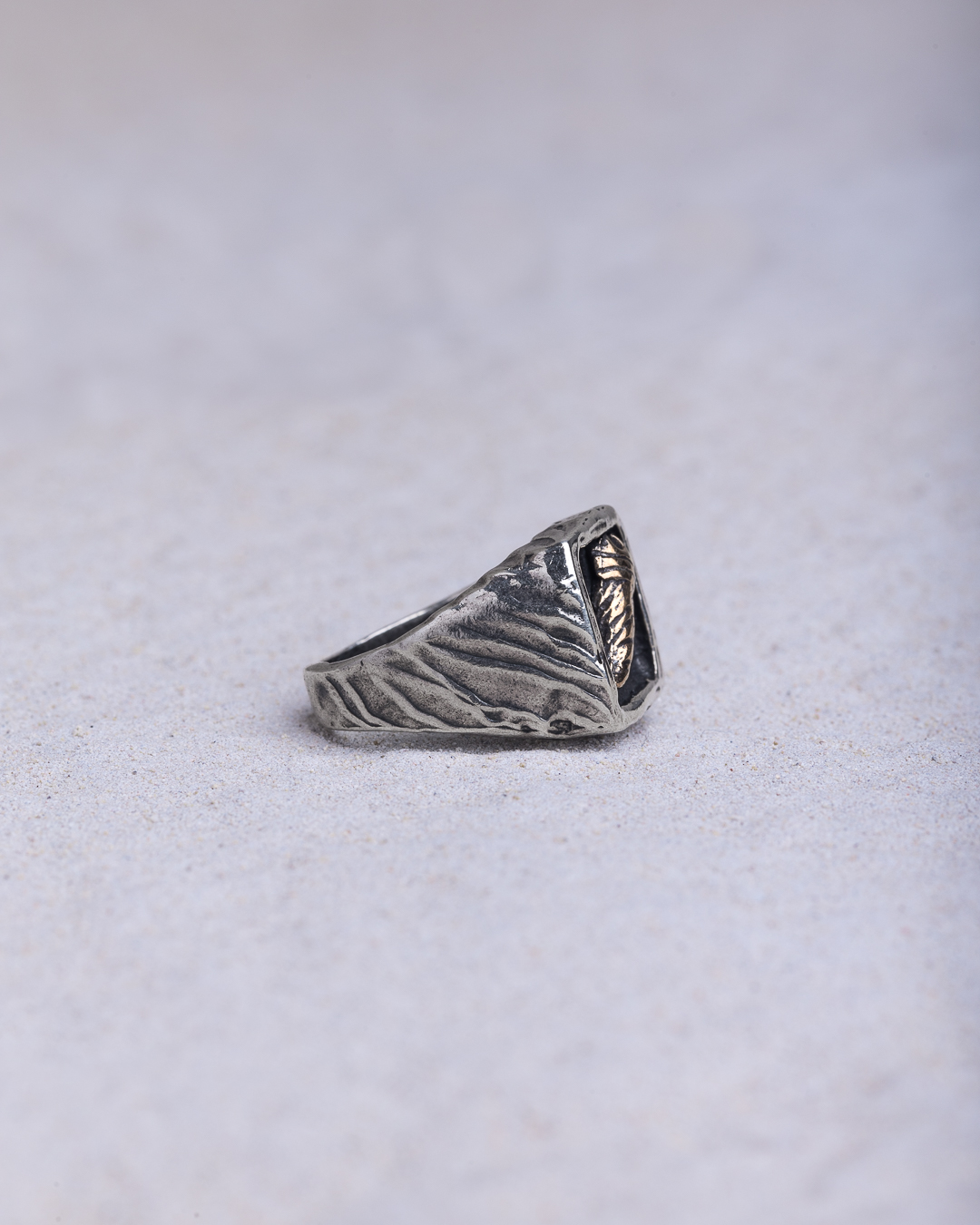 Anello Corno chevalier quadrato