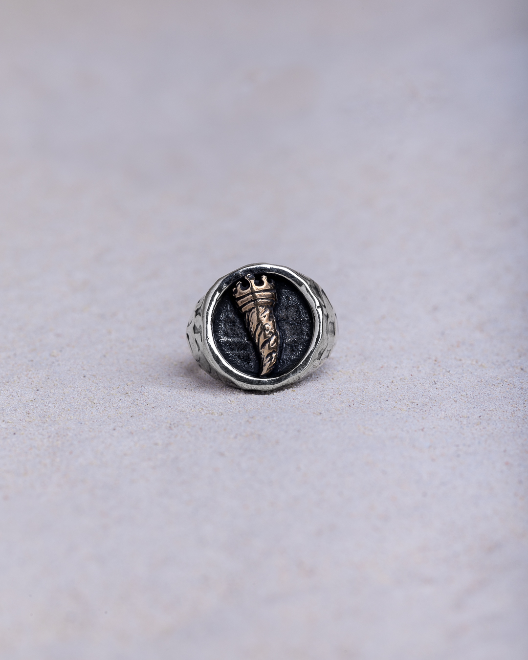 Anello Corno Chevalier cornice sottile