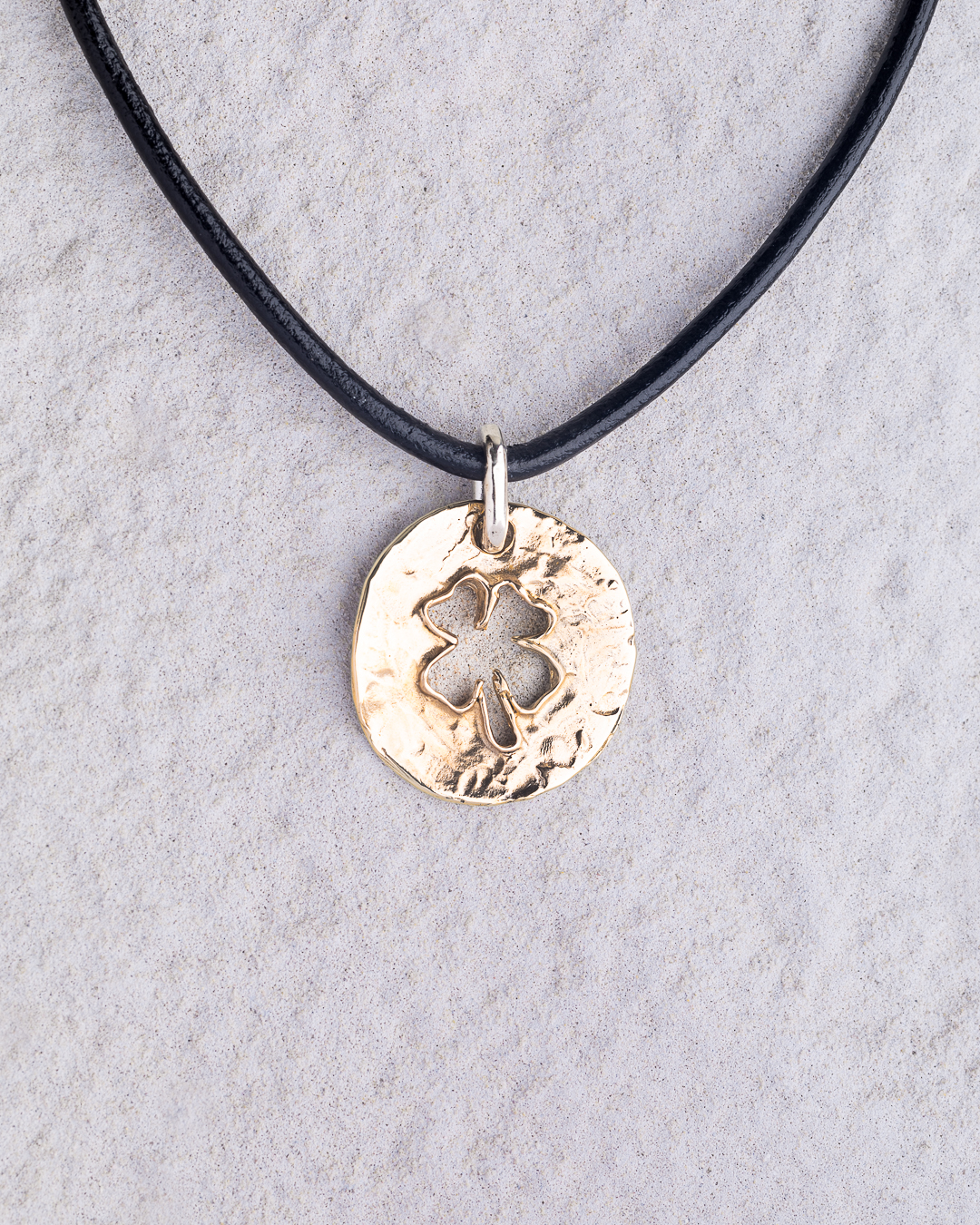 Ciondolo piastra Quadrifoglio traforata bronzo