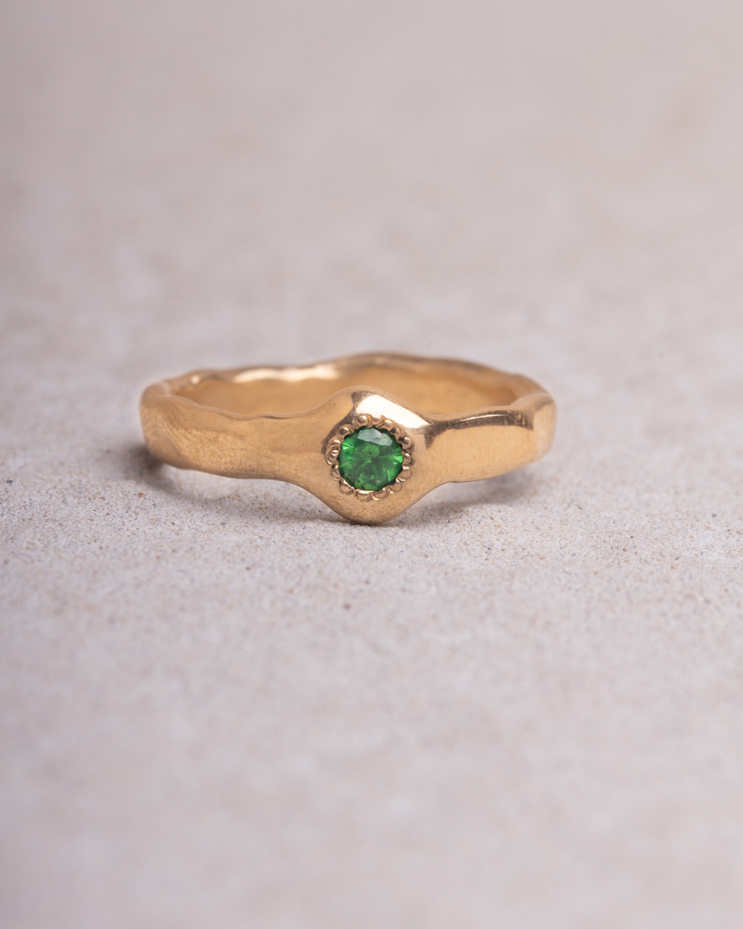 Anello Iride tondo tsavorite placcato oro