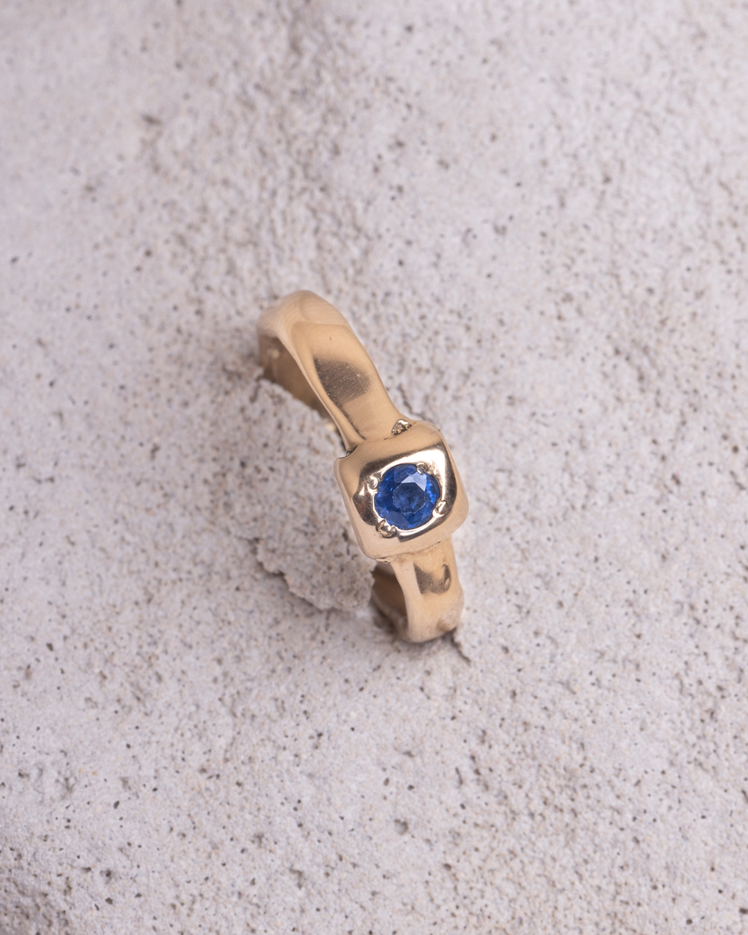 Anello Iride quadrato zaffiro placcato oro