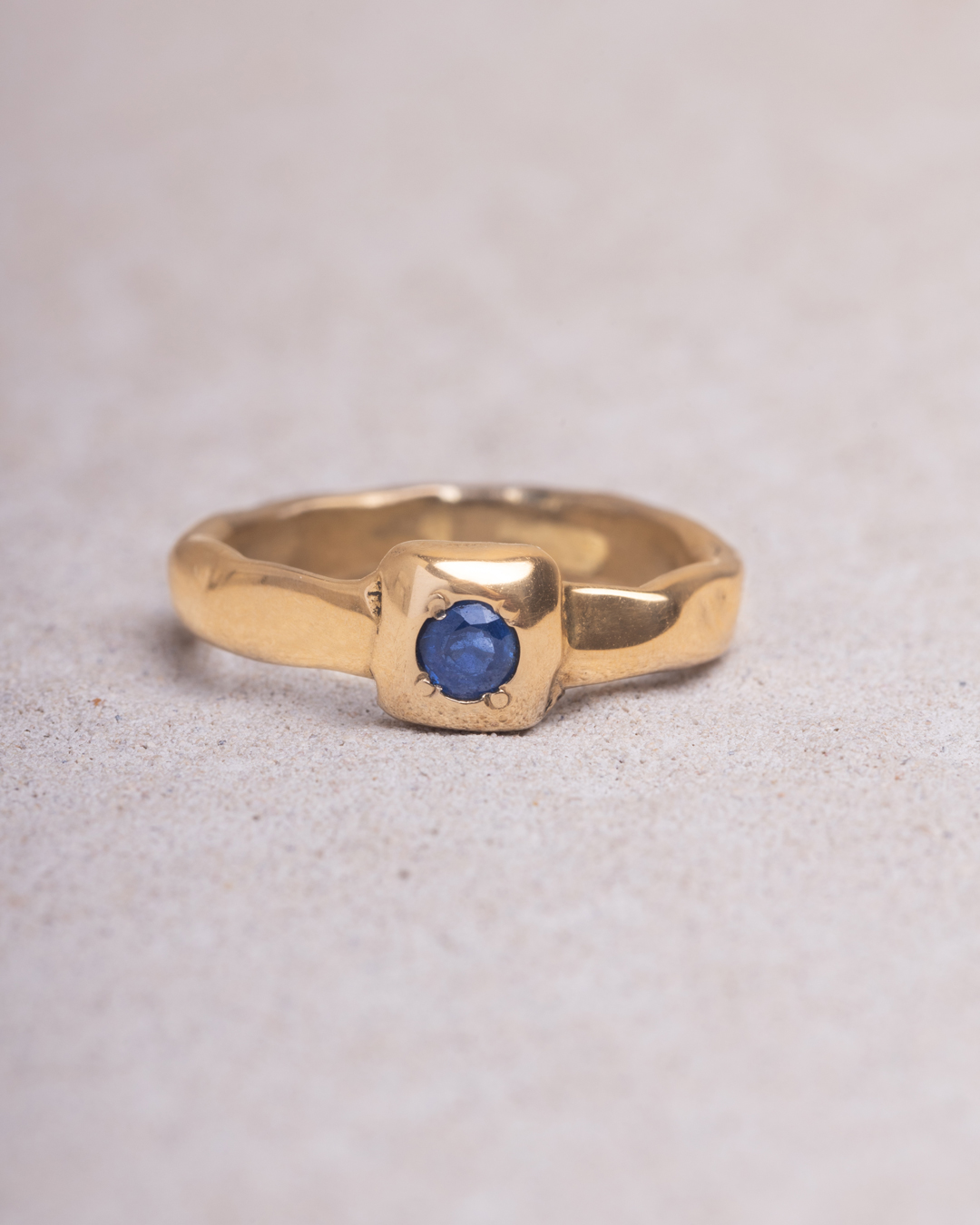 Anello Iride quadrato zaffiro placcato oro