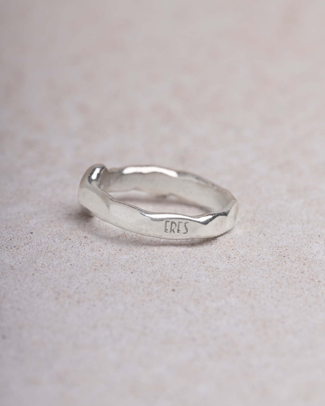 Anello Iride tondo tsavorite