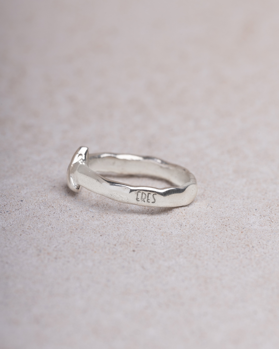 Anello Iride triangolo rubino