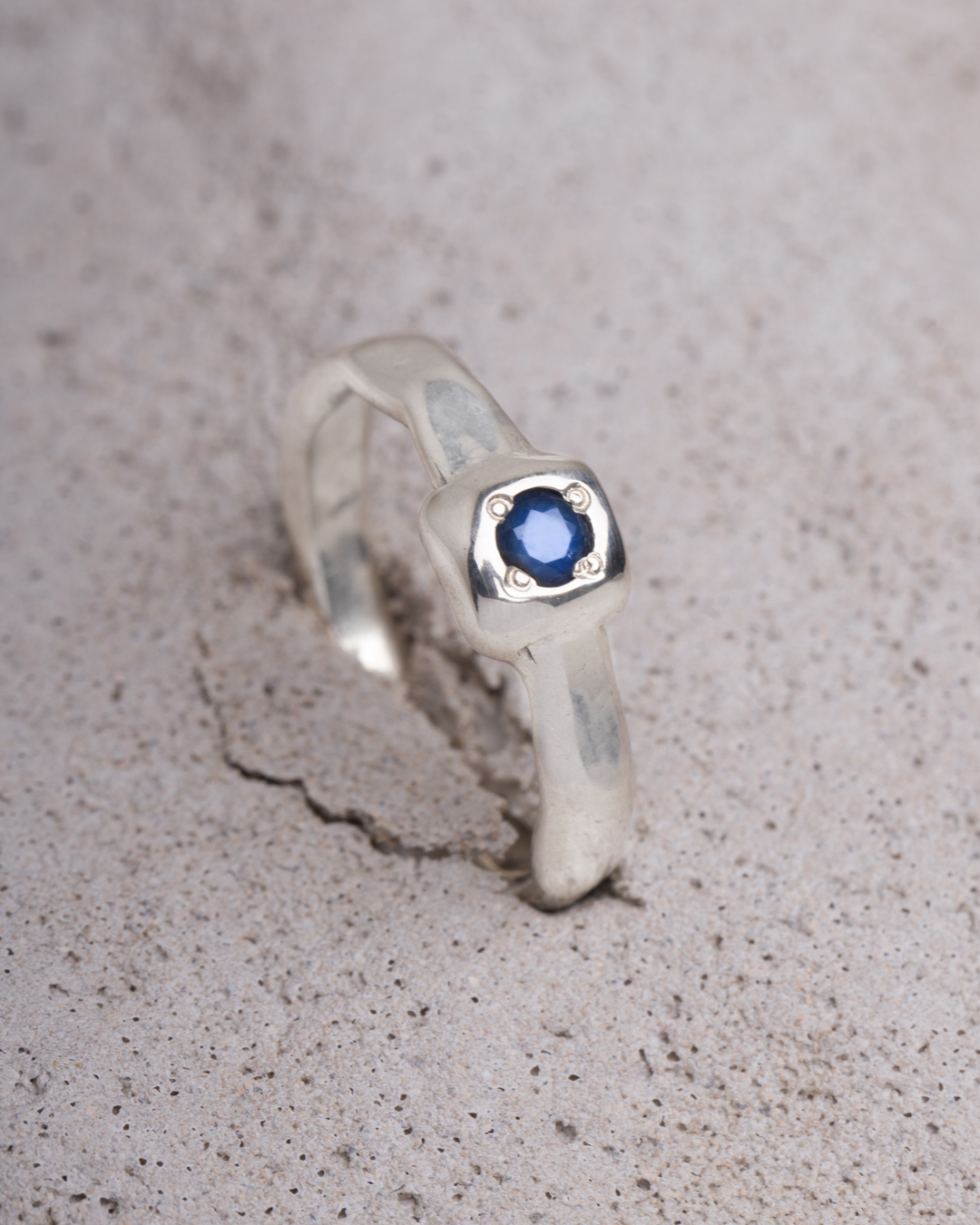 Anello Iride quadrato zaffiro