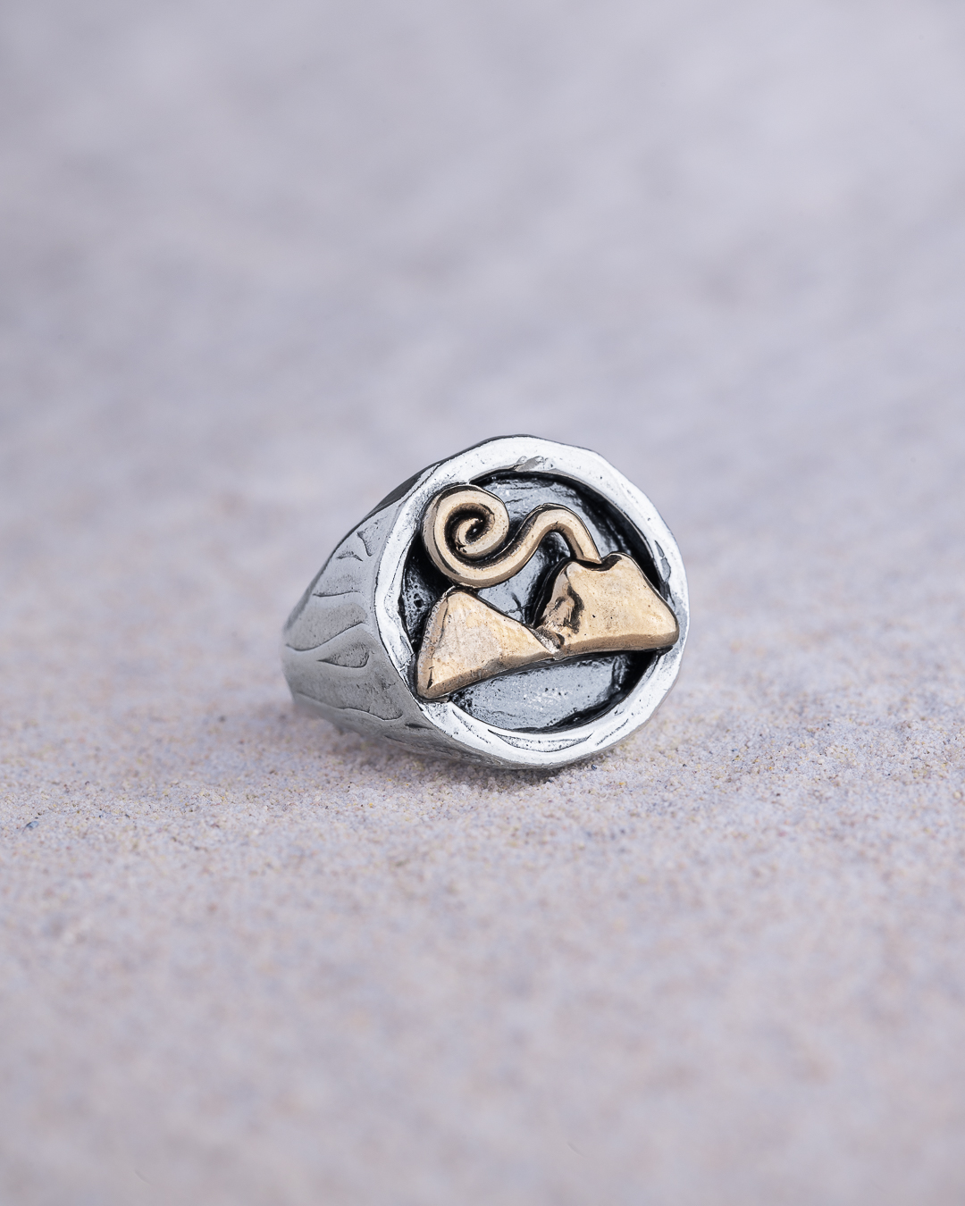 Anello Vesuvio Fumante chevalier tondo