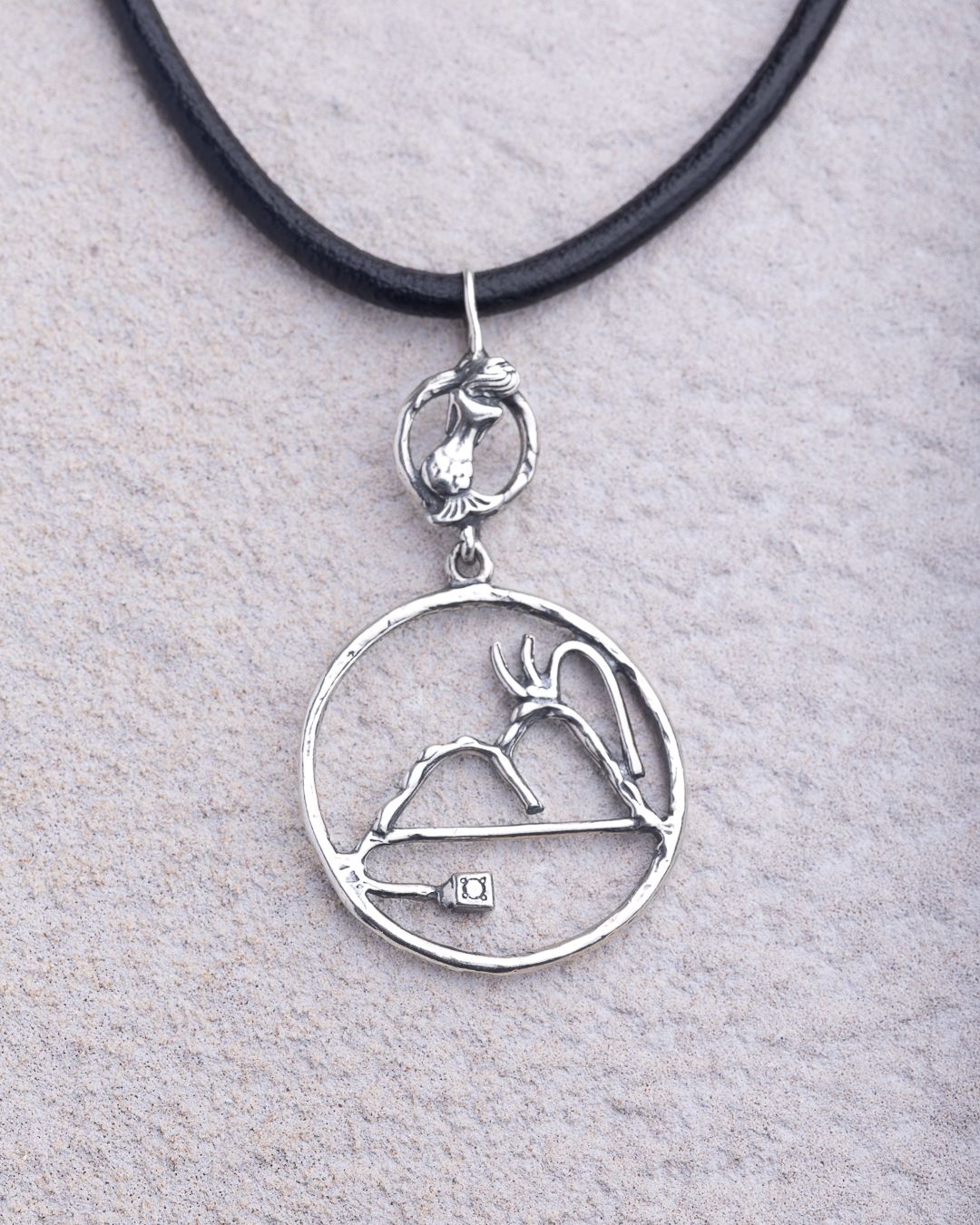 Ciondolo Vesuvio con Partenope di spalle argento