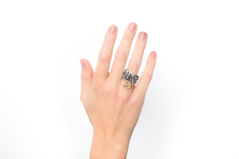 anello palpiti oro indossato